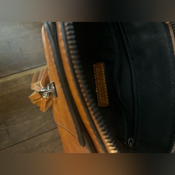 Sam & Hadley Crossbody like new - Picture 5 of 10